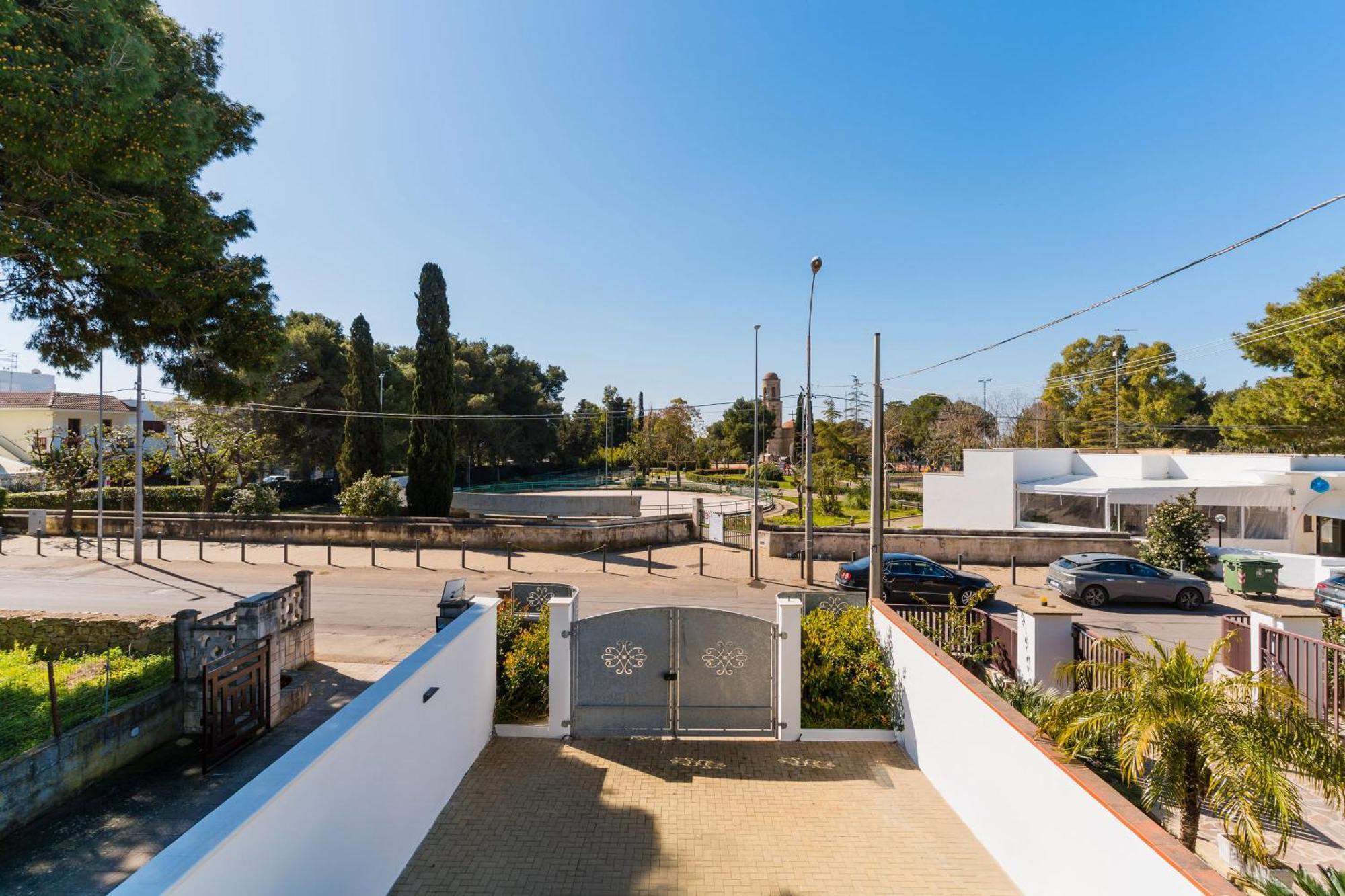 Intera Casa Ad Uso Esclusivo Con 3 Camere 2 Bagni Giardino Wifi Parcheggio Lavatrice Microonde Barbecue Macchina Caffe Tuglie Luaran gambar